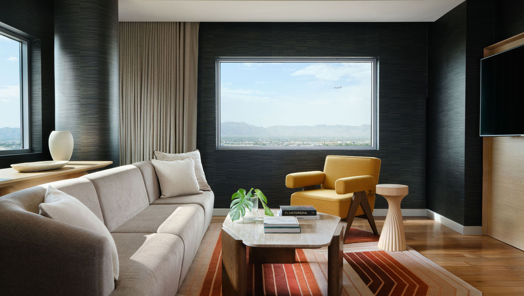 palomar phx guestrm3.jpg